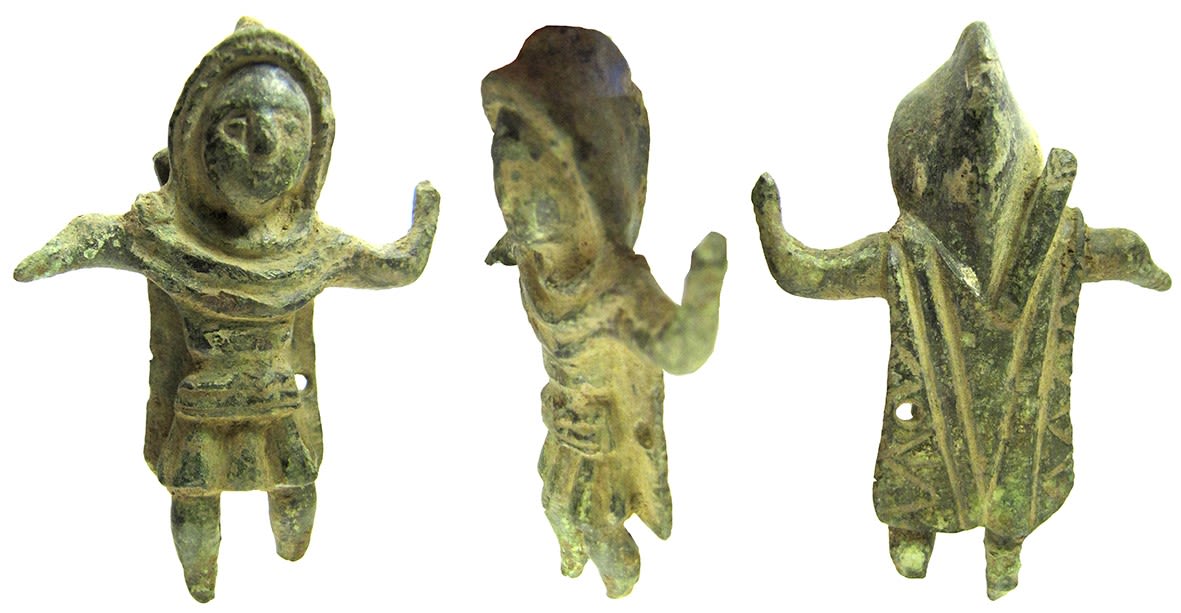 Three roman figurines showing front, middle and back.